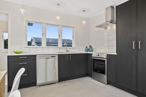 Photo of property in 36 Pine Avenue, Henderson, Auckland, 0612