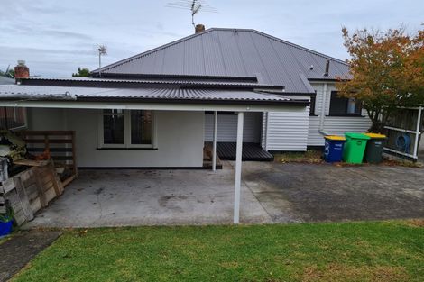 Photo of property in 3 Links Road, New Lynn, Auckland, 0600