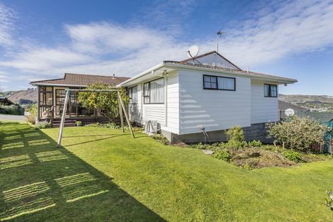 Photo of property in 87 Victory Crescent, Tawa, Wellington, 5028