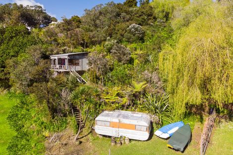 Photo of property in 16 Martin Road, Matakana, 0985