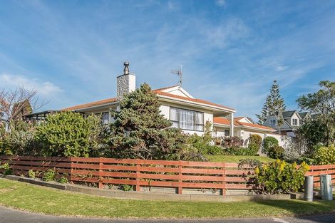 Photo of property in 40 Eruini Street, Waikanae Beach, Waikanae, 5036