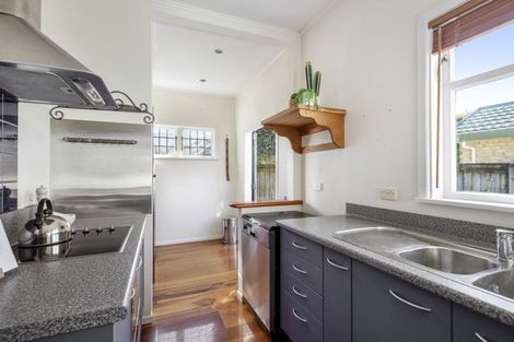 Photo of property in 1d Kereru Bend, Tawa, Wellington, 5028