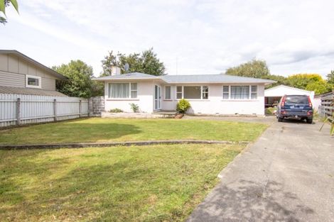 Photo of property in 27 Mokau Place, Terrace End, Palmerston North, 4410