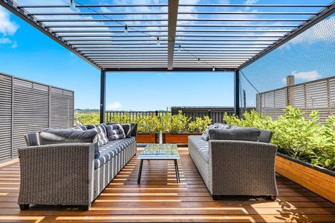 Photo of property in 100 Tarapuka Road, Westgate, Auckland, 0814