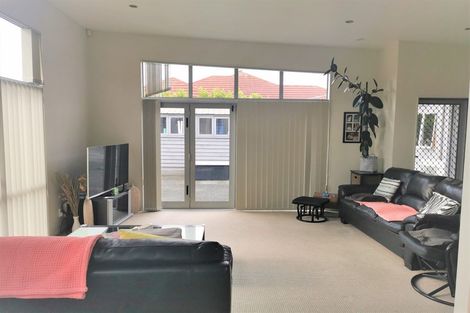 Photo of property in 32a Miro Street, New Lynn, Auckland, 0600