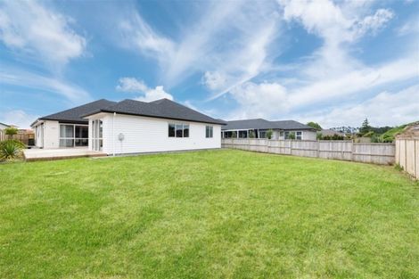 Photo of property in 10 Walter Ruddock Avenue, Kumeu, 0810