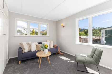 Photo of property in 21 Wellington Road, Wainuiomata, Lower Hutt, 5014