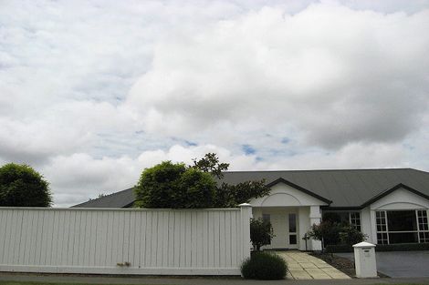 Photo of property in 18 Chateau Drive, Burnside, Christchurch, 8053