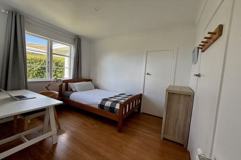 Photo of property in 41 Raroa Terrace, Tawa, Wellington, 5028