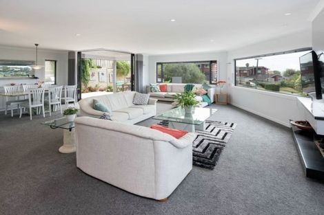 Photo of property in 2/3 Colmar Road, Mellons Bay, Auckland, 2014