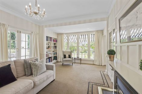 Photo of property in 122 Straven Road, Fendalton, Christchurch, 8014