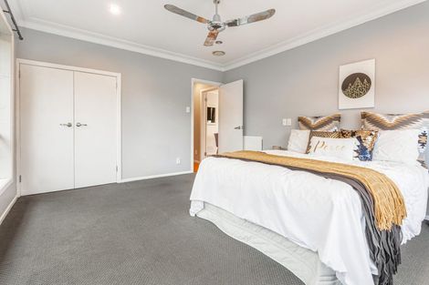 Photo of property in 6 Crompton Road, Massey, Auckland, 0614