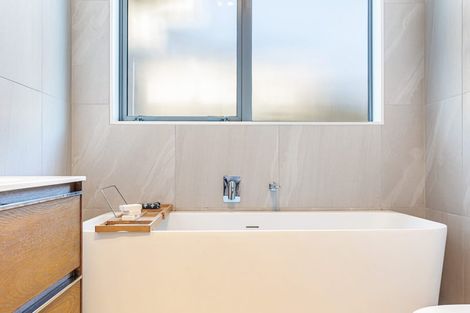 Photo of property in 14 Gilbransen Road, Kumeu, 0810