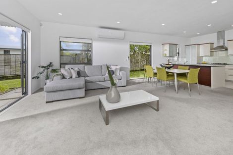 Photo of property in 4/40 Scarlet Oak Drive, Schnapper Rock, Auckland, 0632