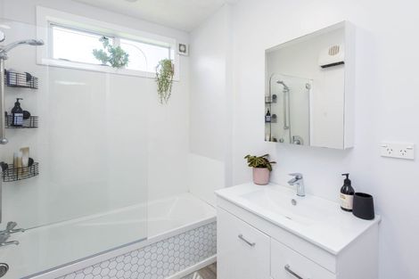 Photo of property in 15 Edelweiss Grove, Timberlea, Upper Hutt, 5018