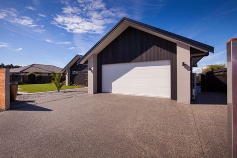 Photo of property in 15 Gleneagles Way, Waiwhakaiho, New Plymouth, 4312