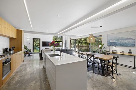 Photo of property in 76 Cutfield Road, New Plymouth, 4310