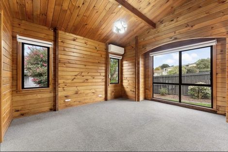 Photo of property in 10 Lagoon Way, West Harbour, Auckland, 0618