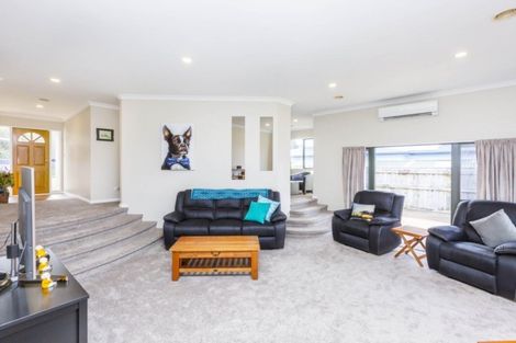Photo of property in 17 Birkinshaw Grove, Riverstone Terraces, Upper Hutt, 5018