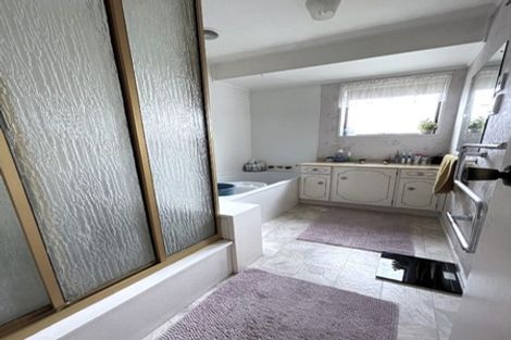 Photo of property in 2/4267 Great North Road, Glendene, Auckland, 0602