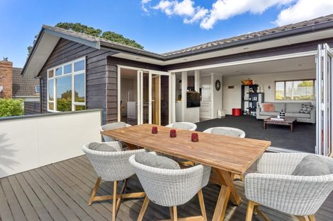 Photo of property in 29 Knights Road, Rothesay Bay, Auckland, 0630