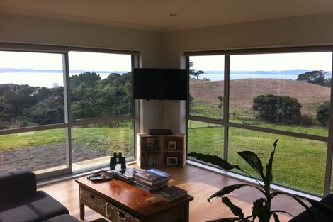 Photo of property in 3143 South Head Road, South Head, Helensville, 0874