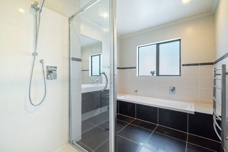 Photo of property in 31 Oakway Drive, Schnapper Rock, Auckland, 0632