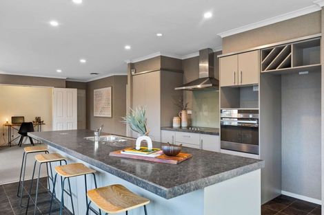 Photo of property in 19 Breaker Grove, Waiuku, 2123