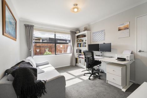 Photo of property in 11 Geneva Terrace, Kelvin Grove, Palmerston North, 4414