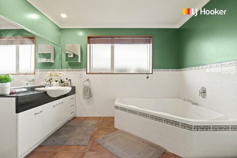 Photo of property in 2 Sunninghurst Drive, Fairfield, Dunedin, 9018