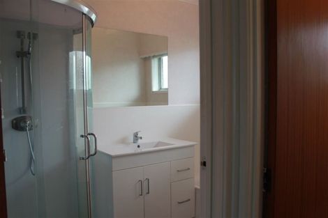 Photo of property in 1/71 Hepburn Road, Glendene, Auckland, 0602