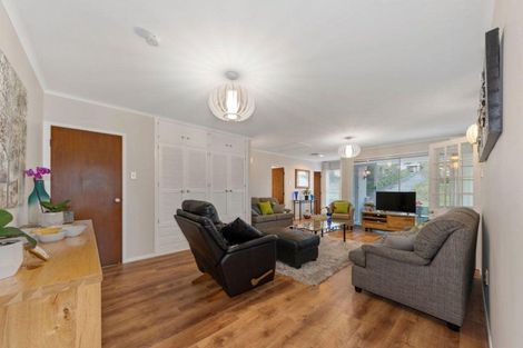 Photo of property in 100 Lantana Road, Green Bay, Auckland, 0604