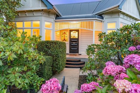 Photo of property in 72 Hargest Crescent, Saint Clair, Dunedin, 9012