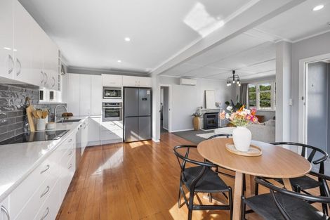 Photo of property in 32 Palmerston Road, Havelock North, 4130