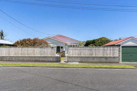 Photo of property in 6 French Street, Moturoa, New Plymouth, 4310