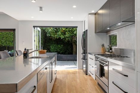 Photo of property in 51 Oxley Avenue, St Albans, Christchurch, 8014