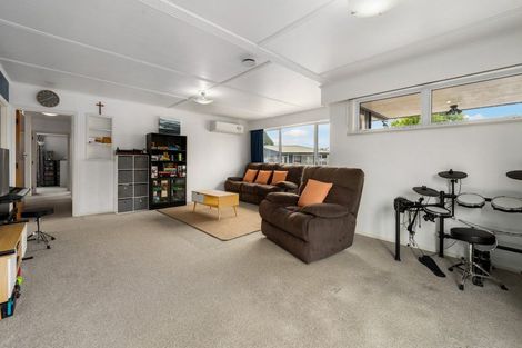 Photo of property in 11a Fox Place, Cloverlea, Palmerston North, 4412
