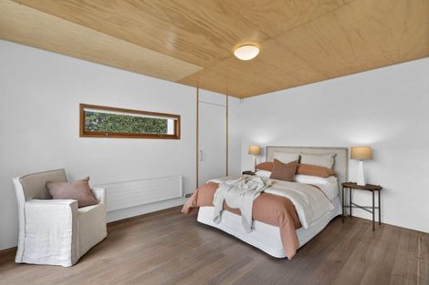 Photo of property in 94 Stanley Point Road, Stanley Point, Auckland, 0624