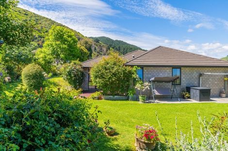 Photo of property in 11 Tauhou Place, Waikanae, 5036