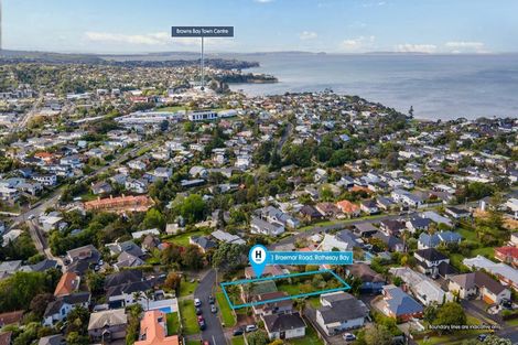 Photo of property in 1 Braemar Road, Rothesay Bay, Auckland, 0630