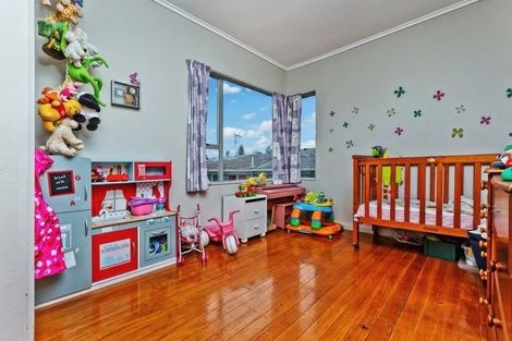 Photo of property in 2/85 Diana Drive, Glenfield, Auckland, 0627