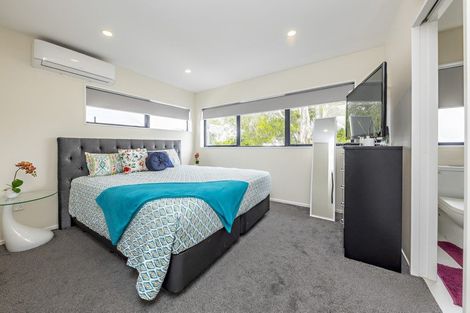 Photo of property in 3a Hinton Place, Weymouth, Auckland, 2103