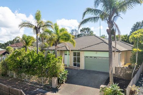 Photo of property in 31 Cricklade Terrace, Windsor Park, Auckland, 0632