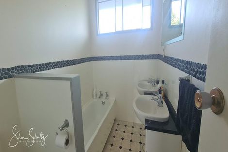 Photo of property in 35 Whaka Street, Maungaturoto, 0520