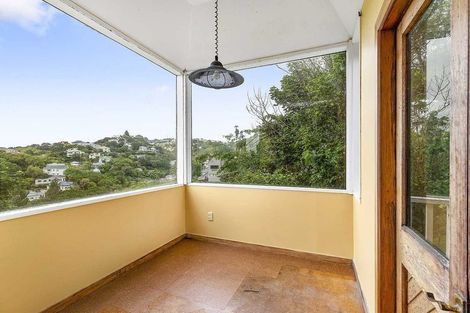 Photo of property in 39 Garden Road, Northland, Wellington, 6012
