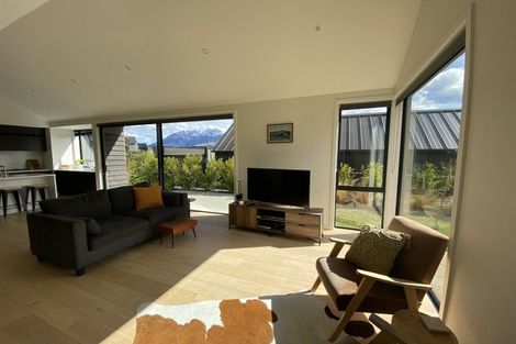 Photo of property in 2 Kotuku Lane, Jacks Point, Queenstown, 9371