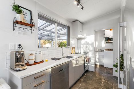 Photo of property in 24 Mandarin Place, Half Moon Bay, Auckland, 2012