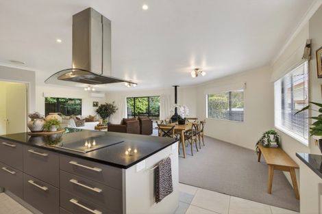 Photo of property in 15 Sandel Rise, Merrilands, New Plymouth, 4312
