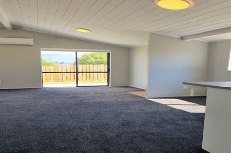 Photo of property in 4186a Great North Road, Glendene, Auckland, 0602