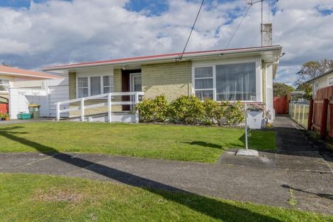 Photo of property in 7 Carlisle Street, Levin, 5510